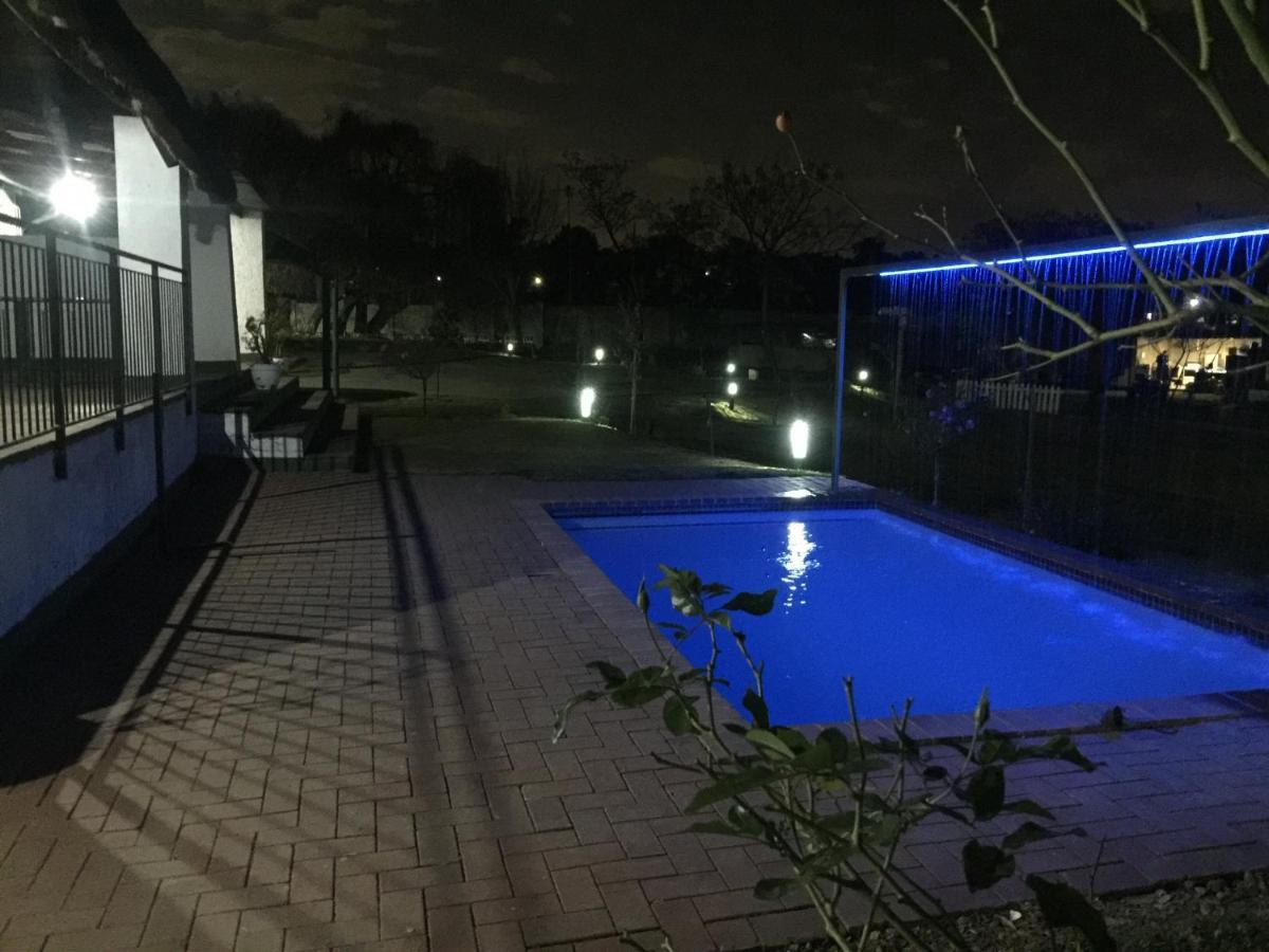 Simbasun Cottages Midrand Exterior foto
