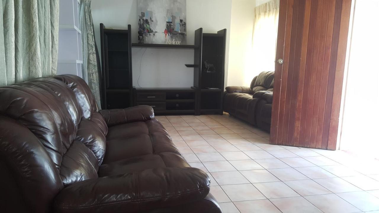 Simbasun Cottages Midrand Exterior foto